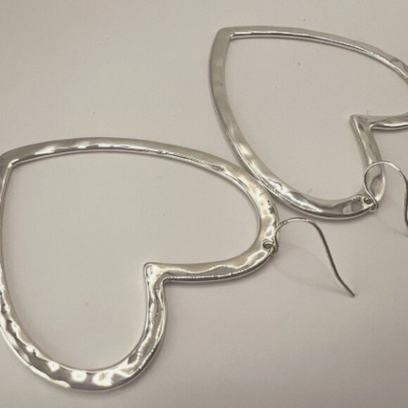 Robert Lee Morris Large Hammered Bright Silver Toned Heart Shaped Earrings - Picture 2 of 3